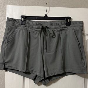Yogalicious 2X Taupe Green Casual Shorts